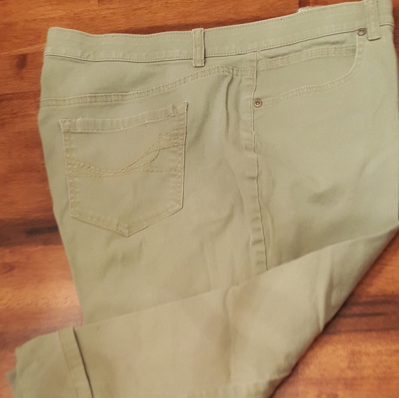 Capris - Picture 4 of 5